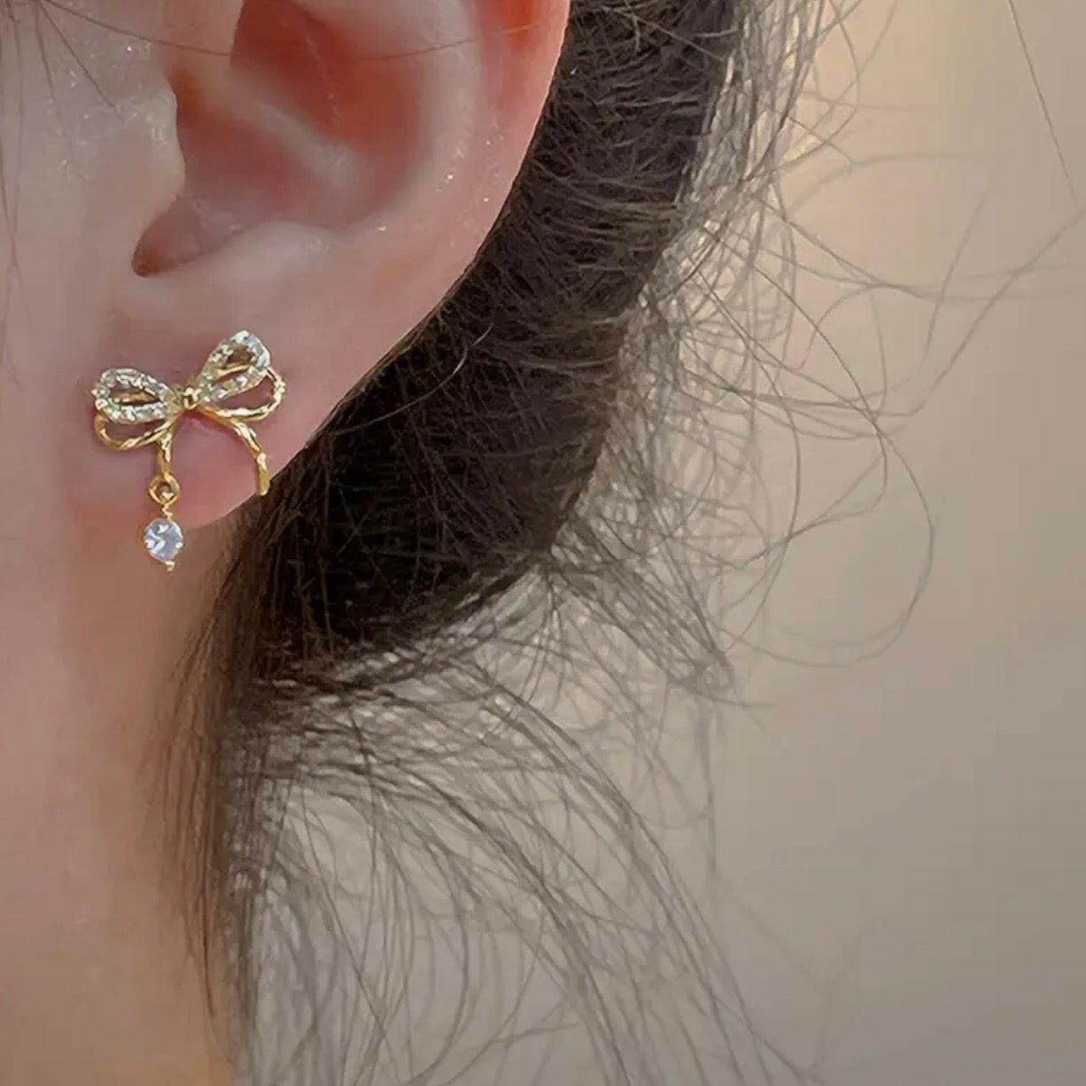 Grace Bow Earrings - Gold.