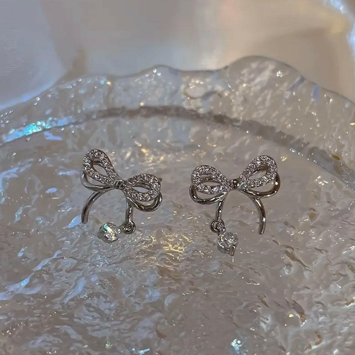 Grace Bow Earrings - Silver.