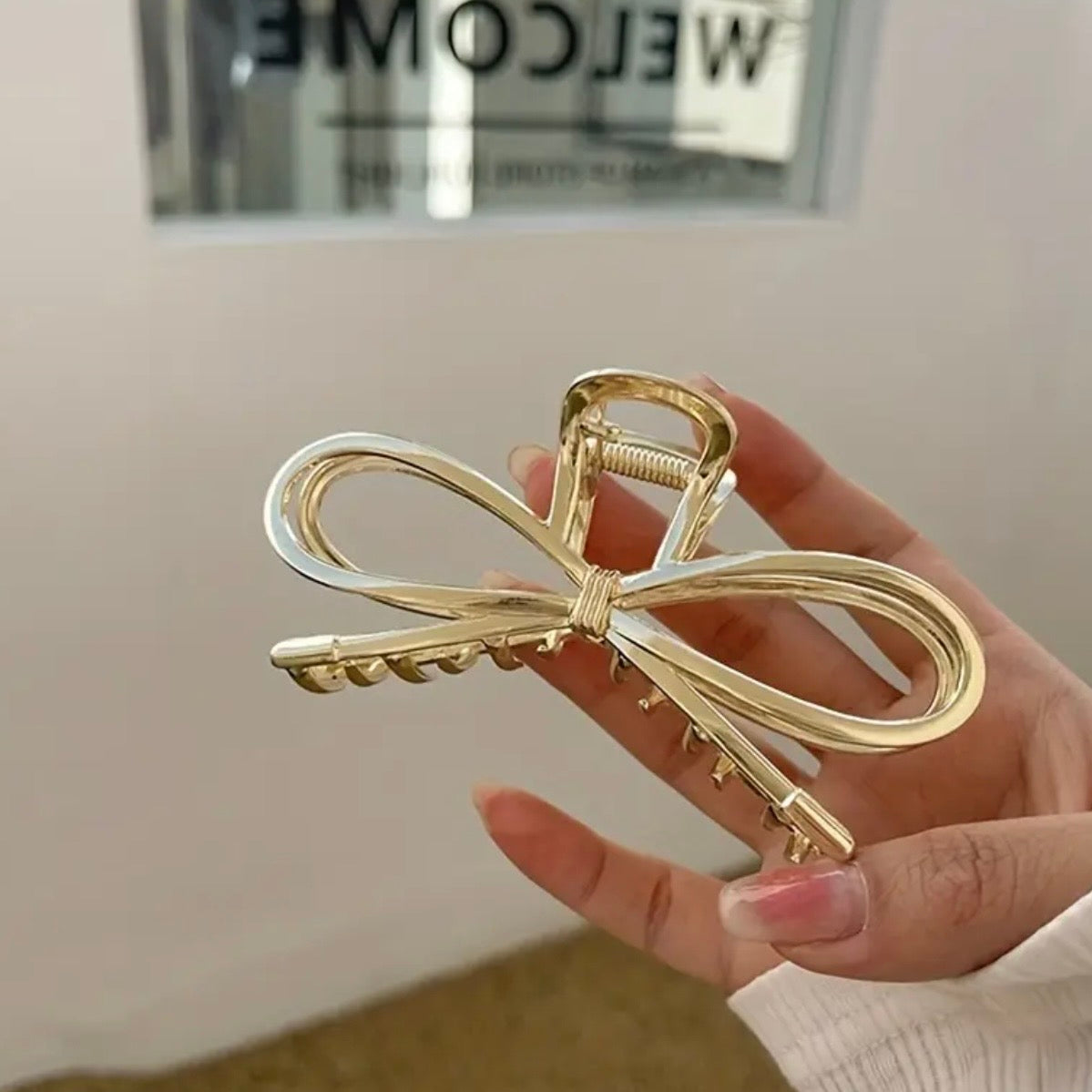 Serene Bow Claw Clip.