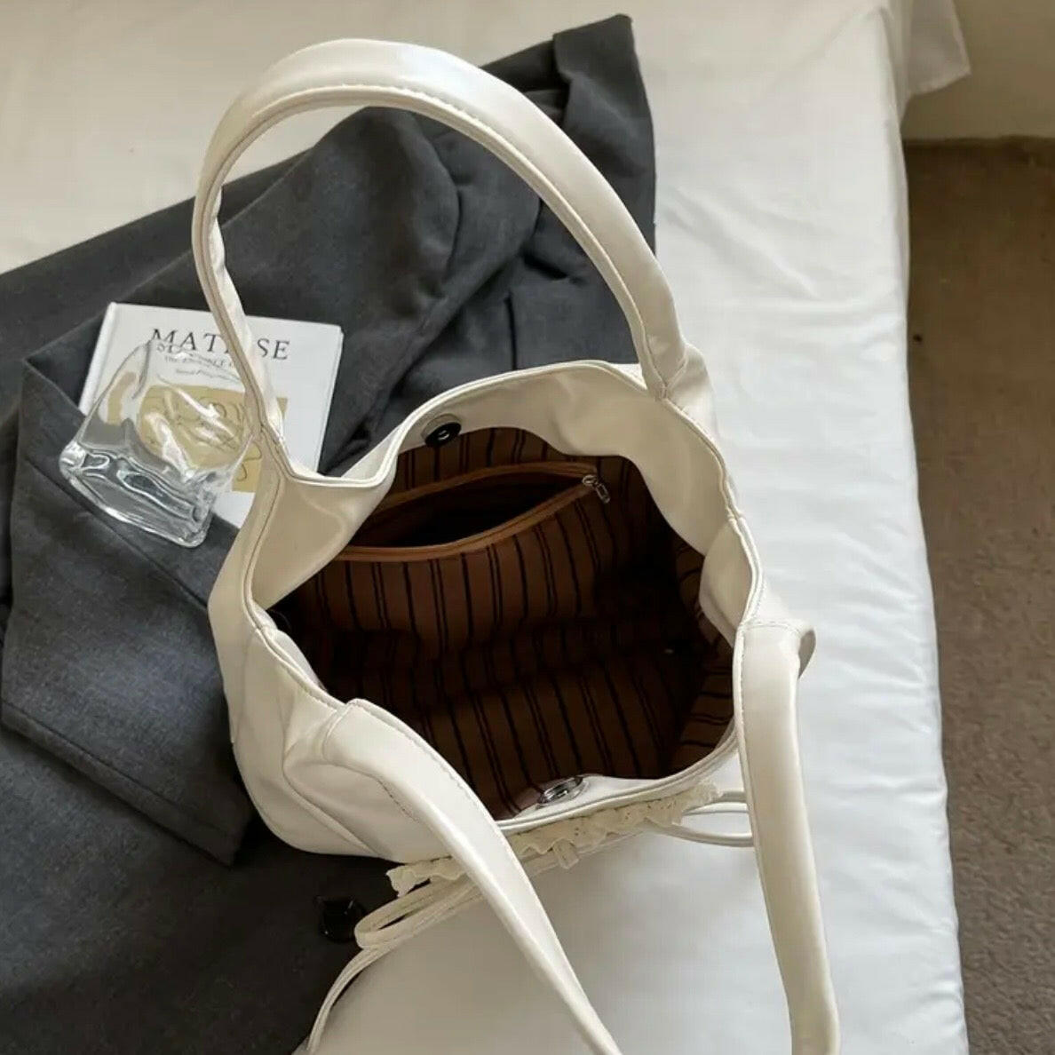 Timeless Classic Bow Shoulder Bag.