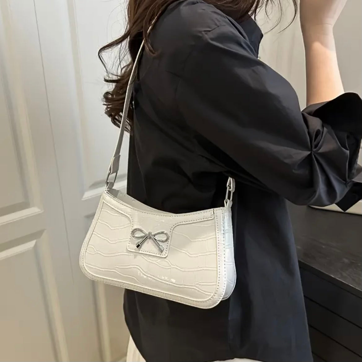 Vivienne Blanc Bow Shoulder Bag.
